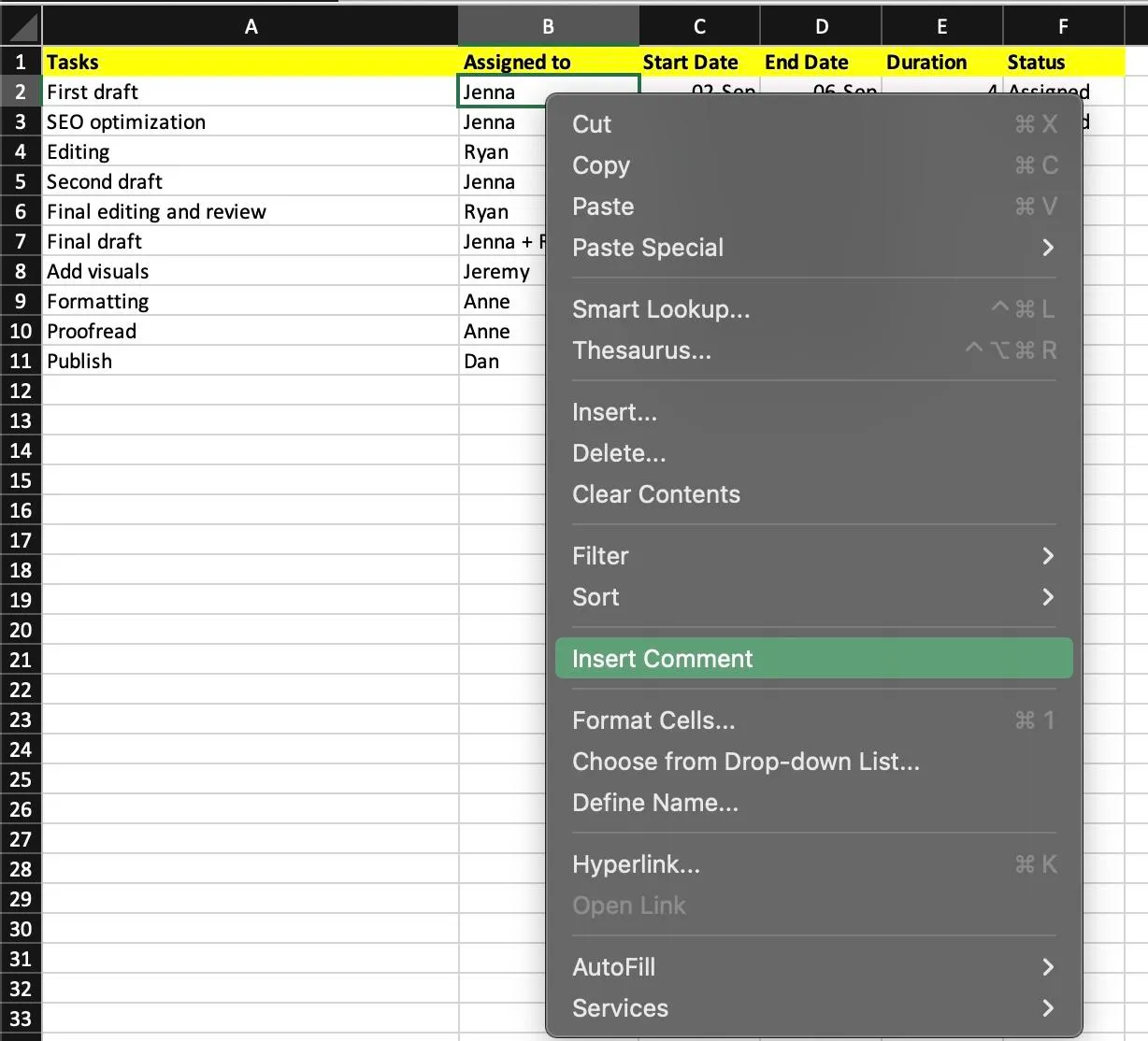Asigne tareas a los miembros del equipo mientras descubre cómo crear un plan de proyecto en Excel.