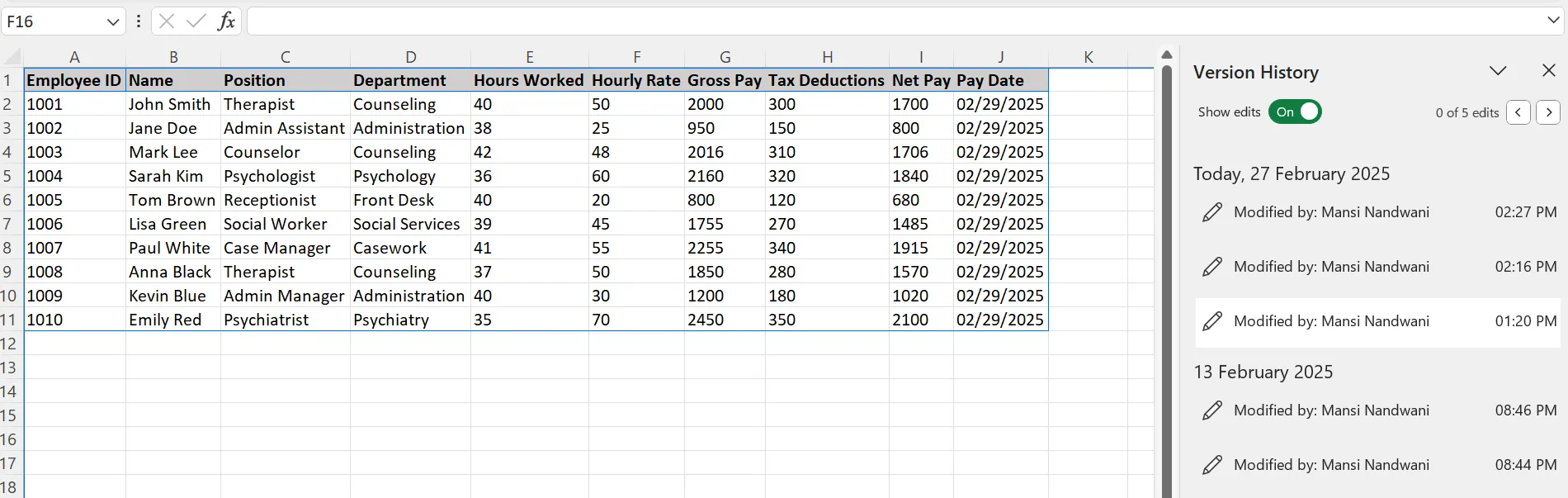 diverse versioni del foglio di lavoro, i nomi dei collaboratori e le modifiche apportate: controllo delle versioni in Excel