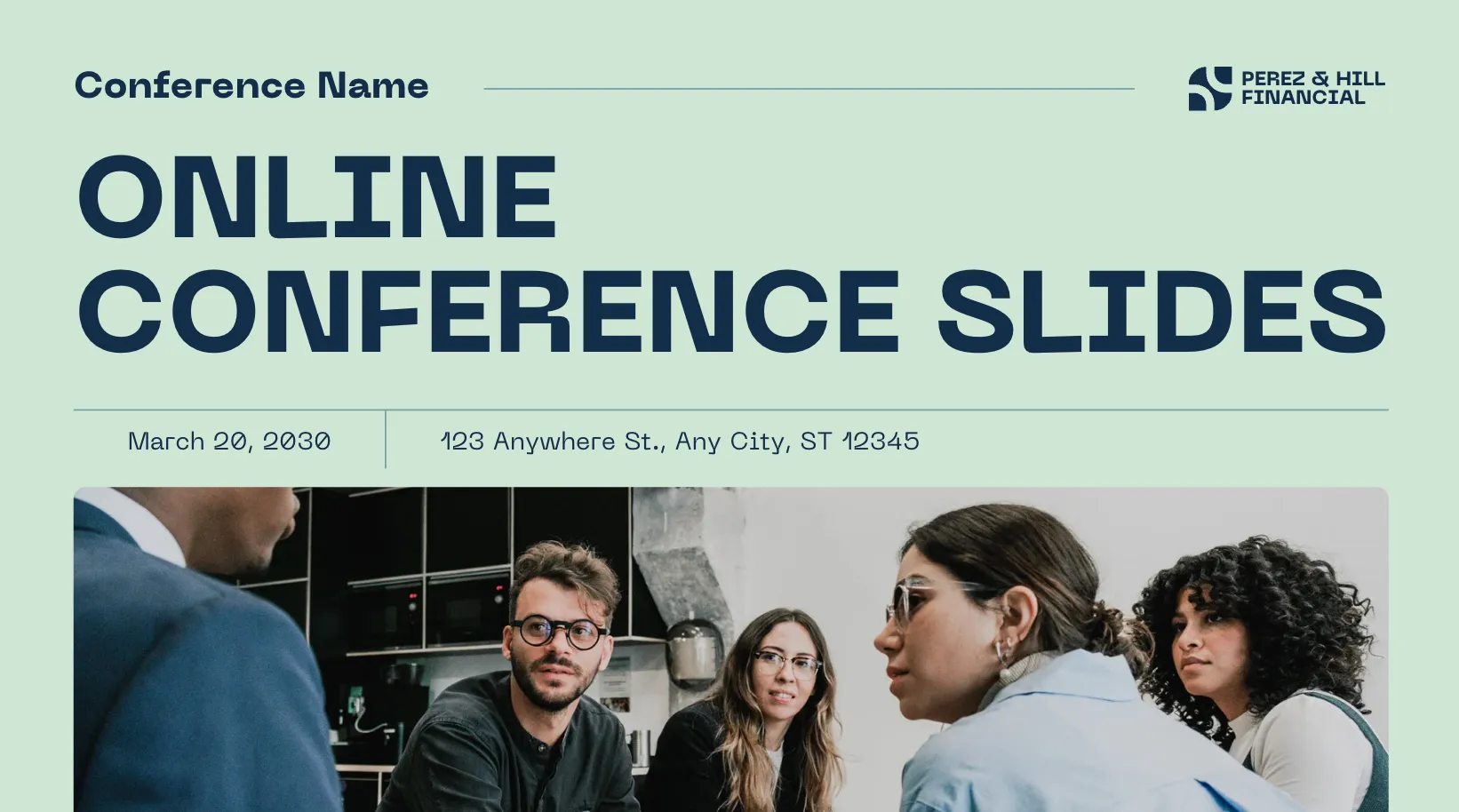 Bu ücretsiz Google Slaytlar şablonları derlemesinde yer alan, Canva kaynaklı Çevrimiçi Konferans tasarımı, soluk nane yeşili bir kapak, konferans detayları, örnek şirket logosu ve tartışan kişilerin geniş bir fotoğrafını içeriyor.