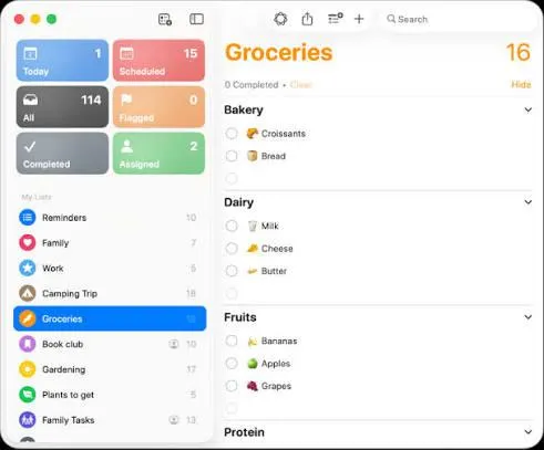 La aplicación Recordatorios de Apple en Mac muestra una lista de la compra agrupada en «Panadería», «Lácteos», «Fruta» y «Proteínas».