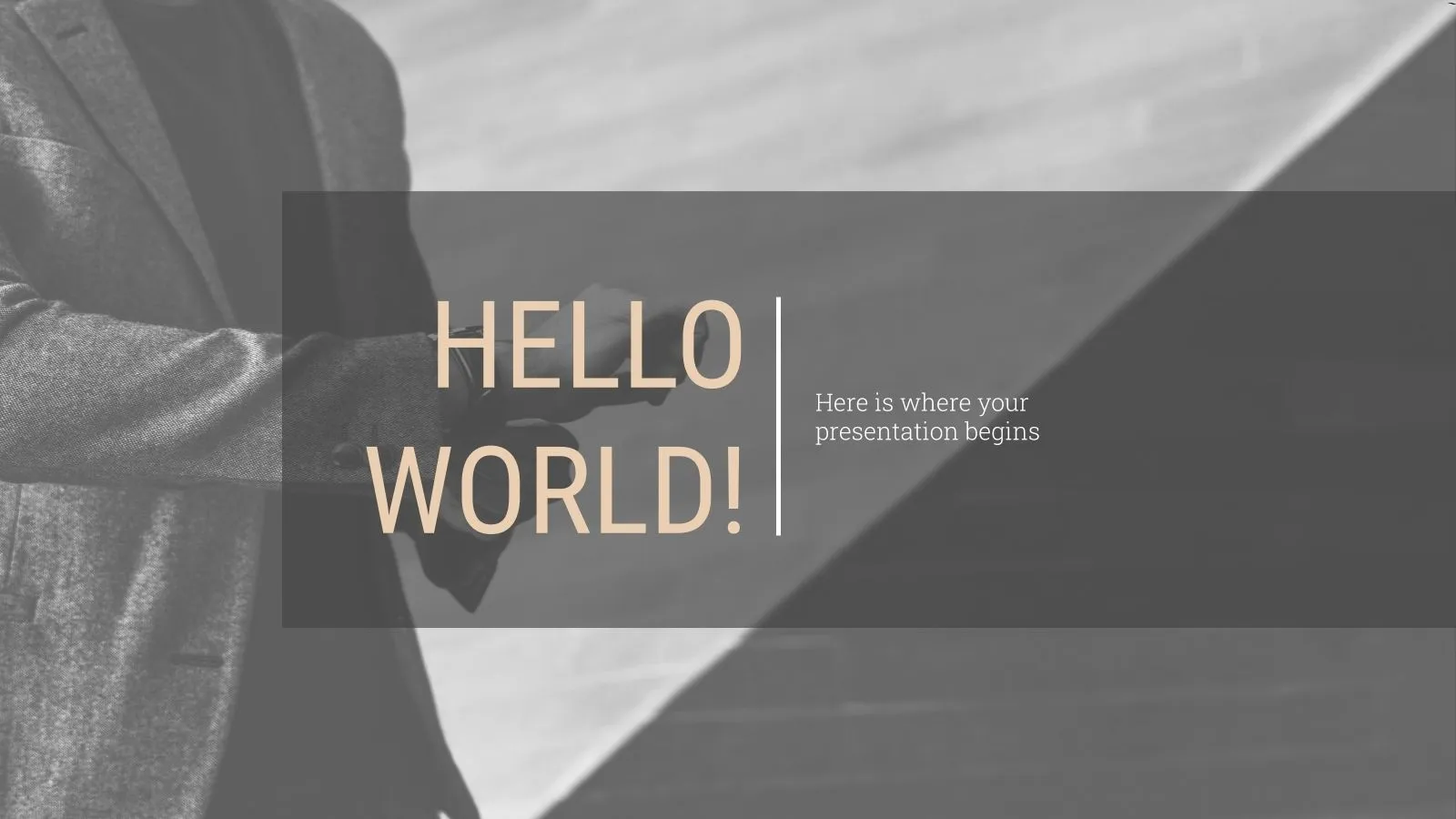 Bu ücretsiz Google Slaytlar şablonları derlemesinde yer alan Slidesgo’nun premium İş Pitch Deck şablonu, gri tonlamalı dikey düzen, koyu renkli arka plan ve şeftali renginde “HELLO WORLD!” başlığıyla dikkat çekiyor.