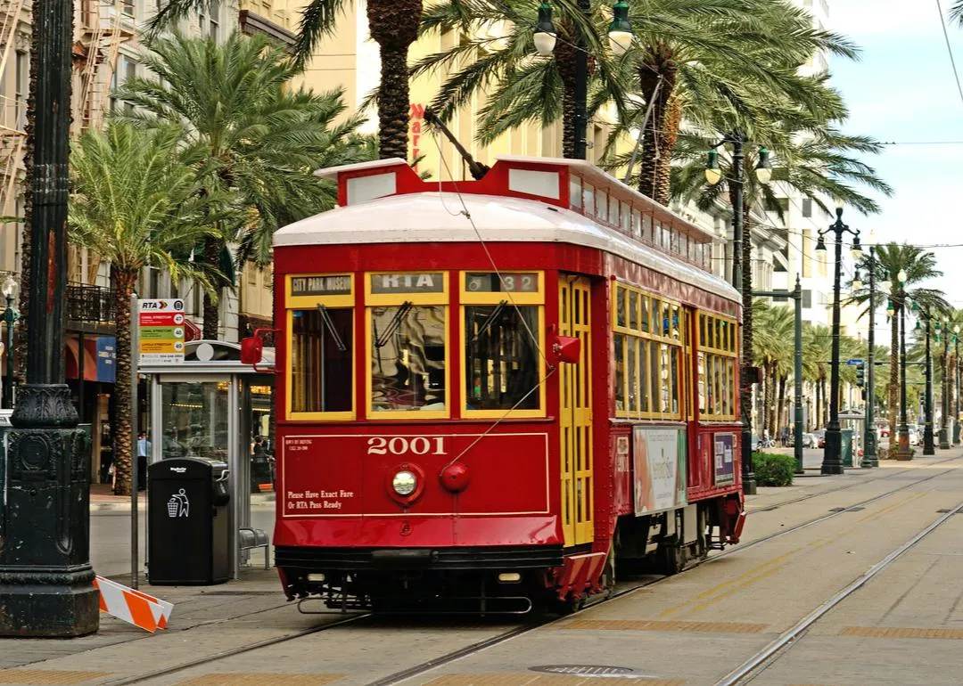 via le tramway de Canal Street dans le centre-ville de La Nouvelle-Orléans