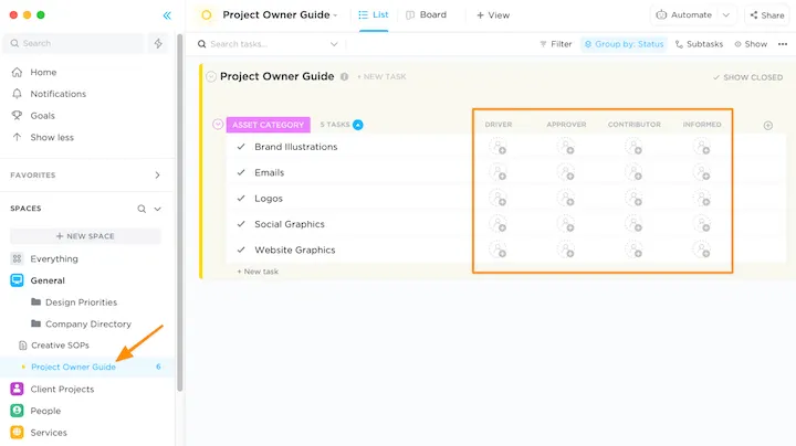 Crie facilmente uma matriz de atribuição de responsabilidades no ClickUp e designe um membro da equipe para as funções do projeto.