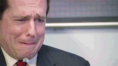 Andy chorando no escritório