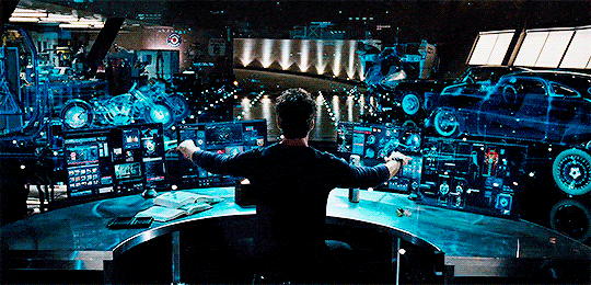 Tony Stark en el trabajo