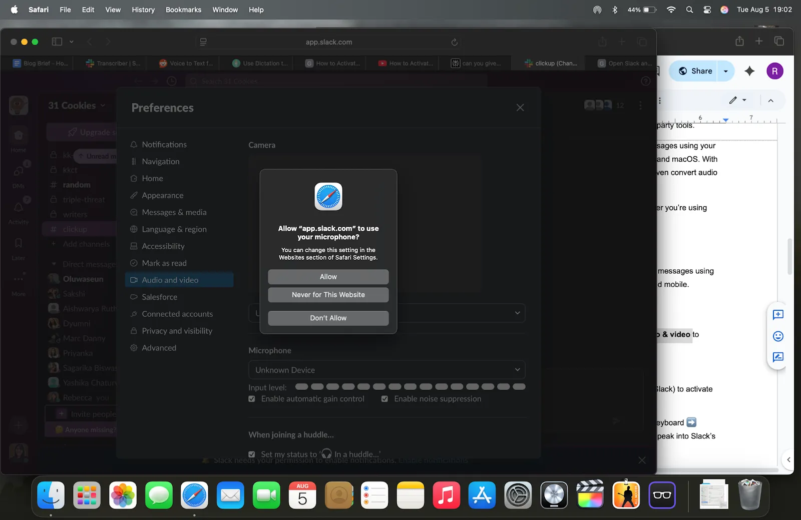 マイクを有効にして Slack の音声テキスト機能をご利用ください