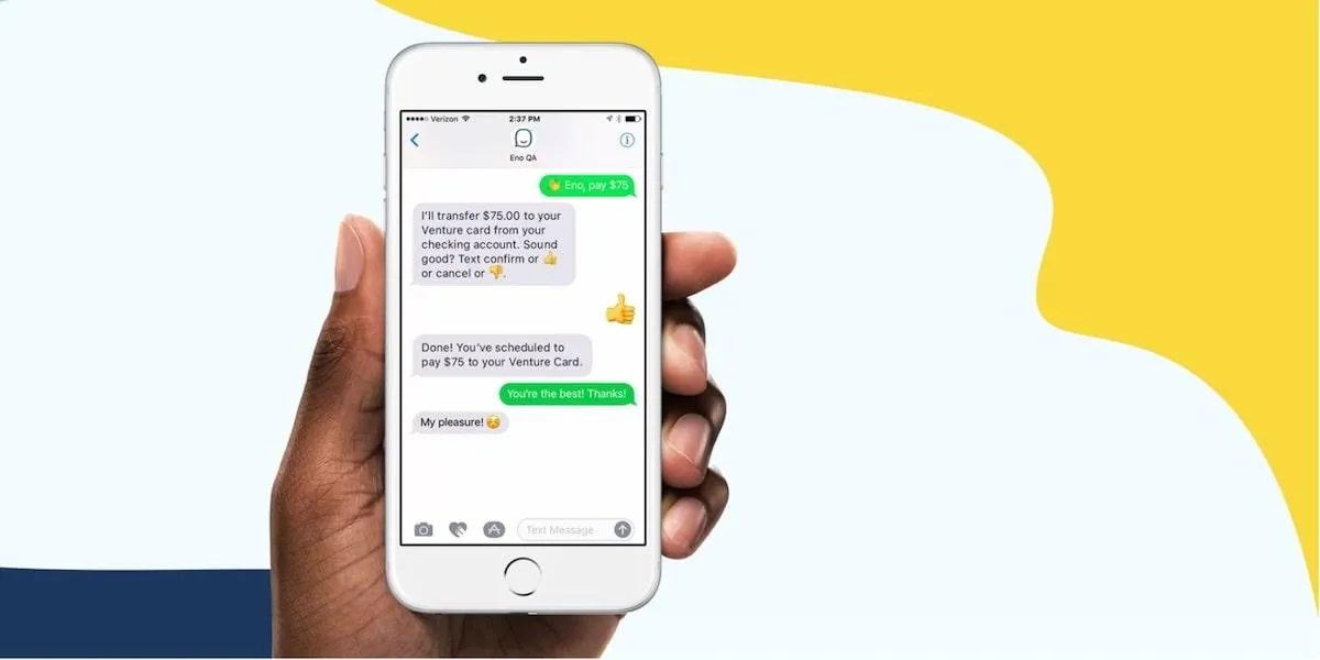 Quy trình thiết kế: Người dùng đang hiển thị hộp chat trên điện thoại của mình