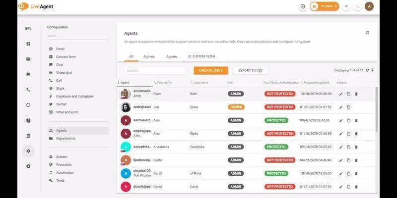 prostřednictvím LiveAgent