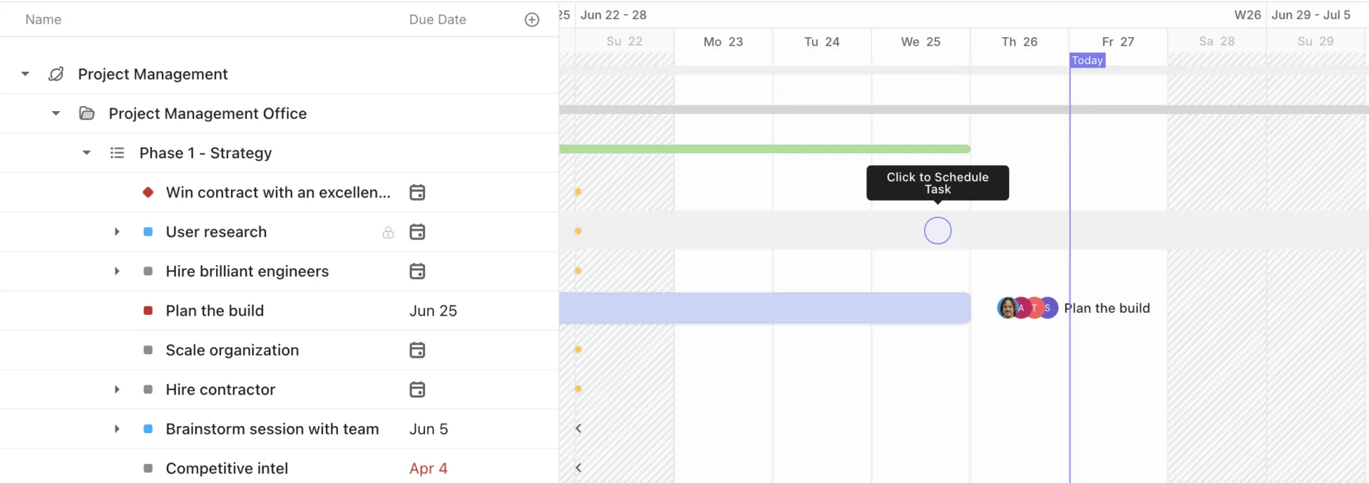 Diagramme de Gantt ClickUp affichant les tâches sous forme de barres horizontales sur un échéancier, avec des flèches liant les tâches dépendantes entre différents axes de travail et le chemin critique mis en évidence en rouge.