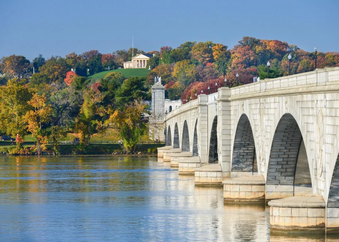 Le pont Arlington Memorial Bridge en automne