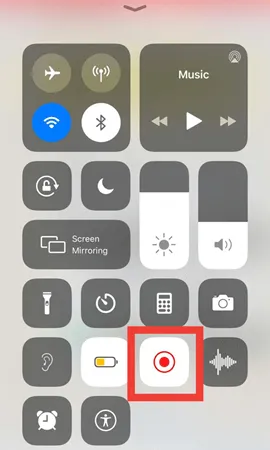 Como gravar chamadas do WhatsApp: toque no botão Gravação de tela no iPhone