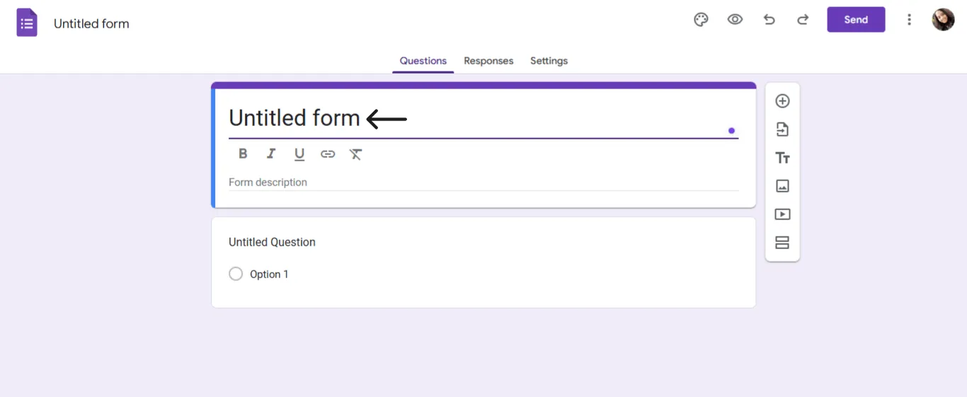 Přidejte název a otázky do Google Forms pro anketu v Google Chatu.