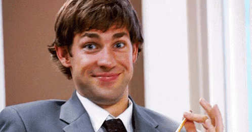 Jim Halpert sorrindo