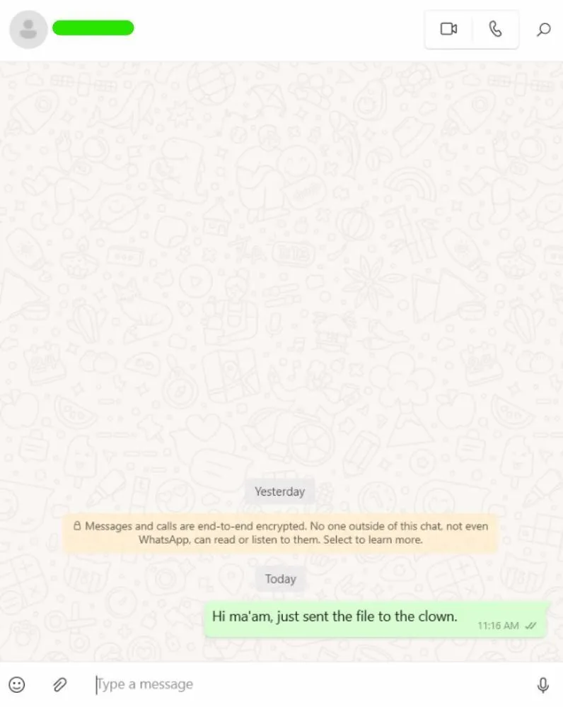Comment modifier les messages WhatsApp : appuyez longuement ou passez la souris pour sélectionner le message.
