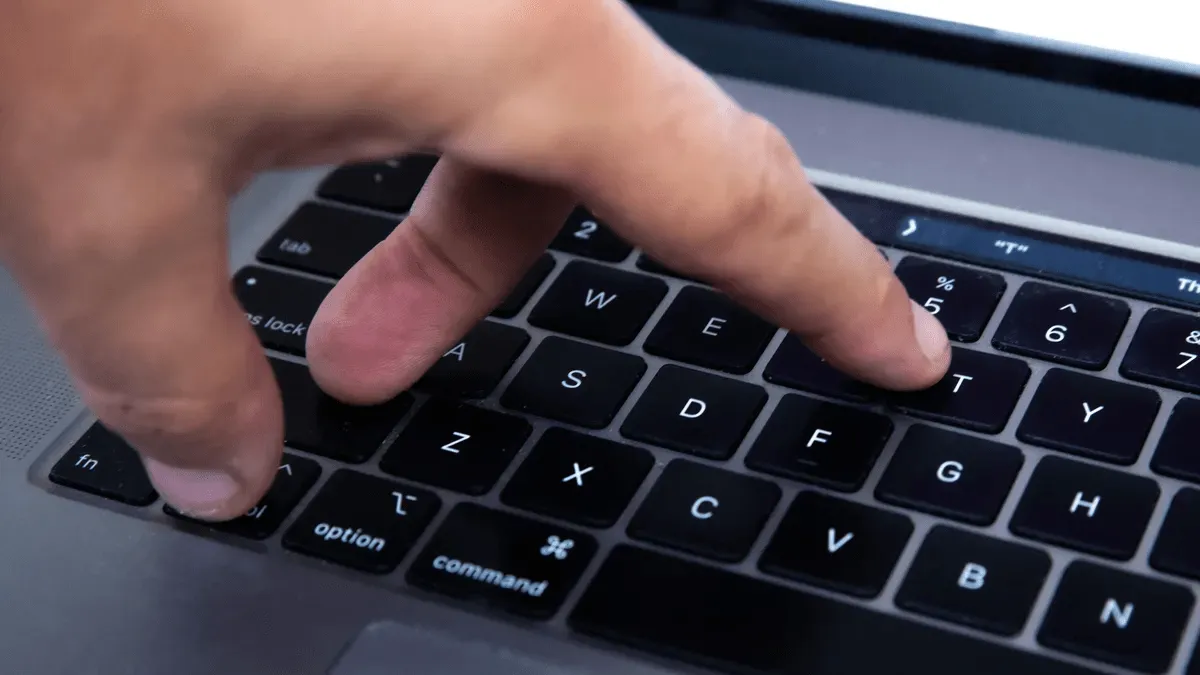 Tieni premute le chiavi modificatori per creare scorciatoie Chrome.