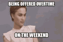 Meme sobre las horas extras durante el fin de semana.