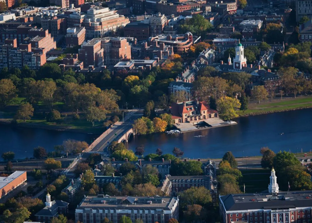 Vue aérienne de Cambridge et du pont Anderson Memorial Bridge