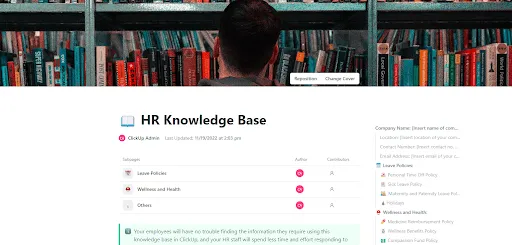 Modèle de base de connaissances RH ClickUp : stockez les FAQ et les guides sur les politiques RH pour fournir l’assistance nécessaire au parcours client.