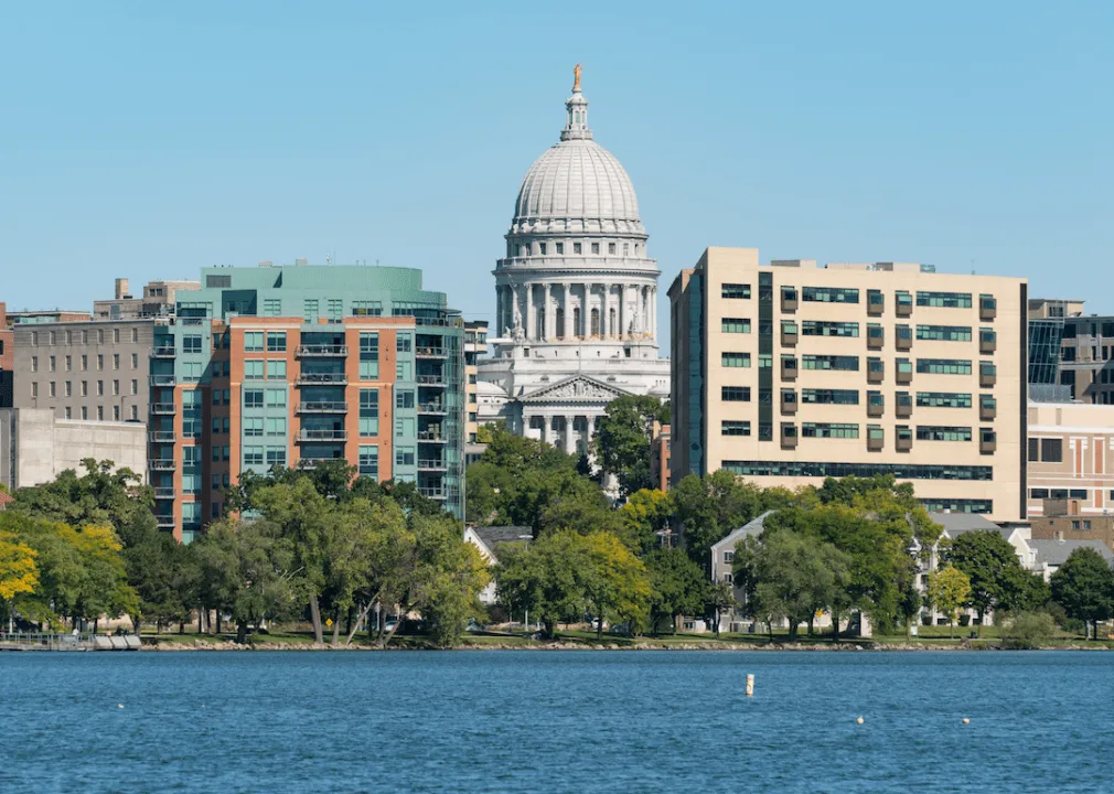 Horizon de Madison avec le dôme du Capitole