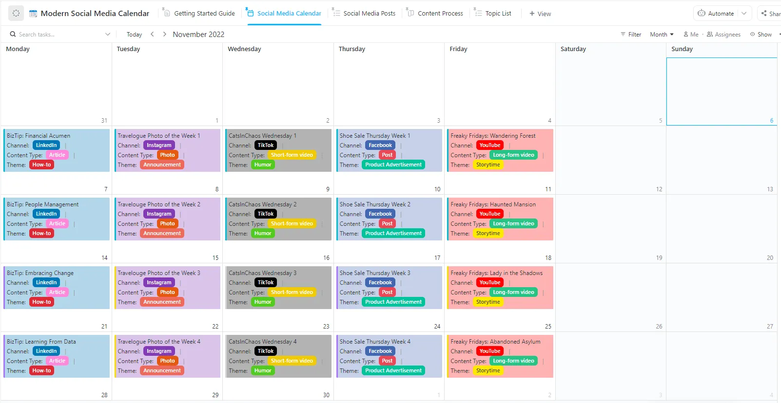 Modèle de calendrier moderne pour les réseaux sociaux par ClickUp