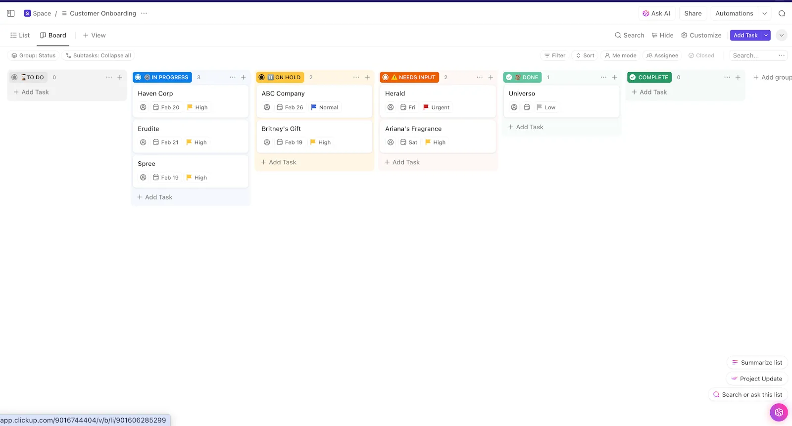 Vytvořte hladký a efektivní zážitek pro zákazníky, kteří využívají vaše služby, pomocí šablony ClickUp pro zapojení zákazníků.