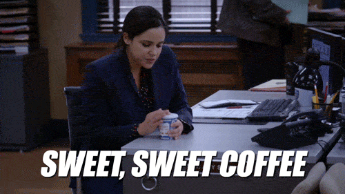 Mujer diciendo «dulce, dulce, café» gif