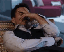 Gif de Tony Stark frustrado